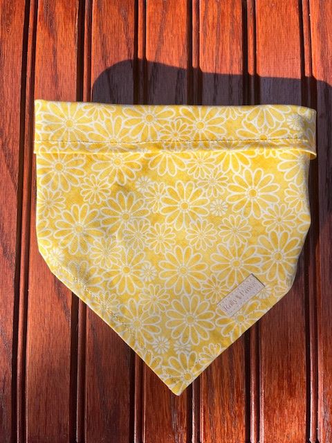 White daisies on yellow dog bandana 